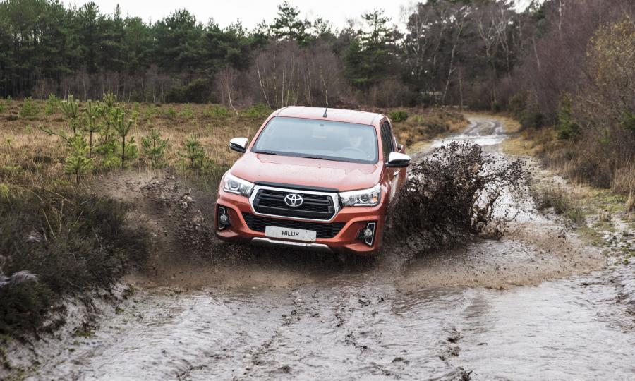  Toyota Hilux 4x4 Special Edition Double Cab 2018 года  (фото 17 из 26)
